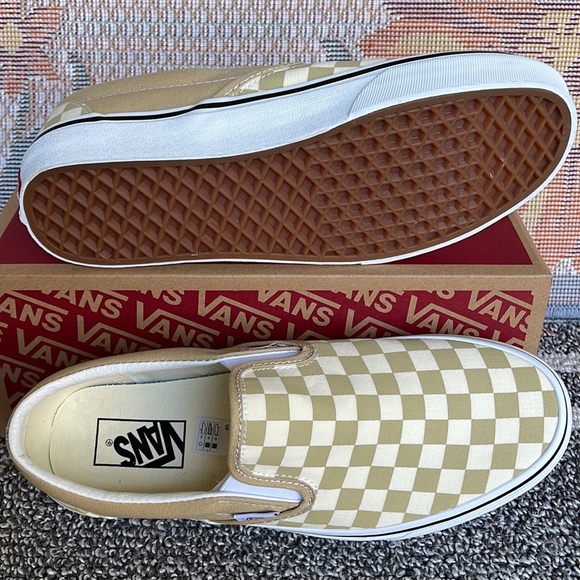 Vans WMNS Classic Slip-0
Checkerboard Taos Taupe
VN0A5A08YUU
Sneakers - Picture 7 of 16